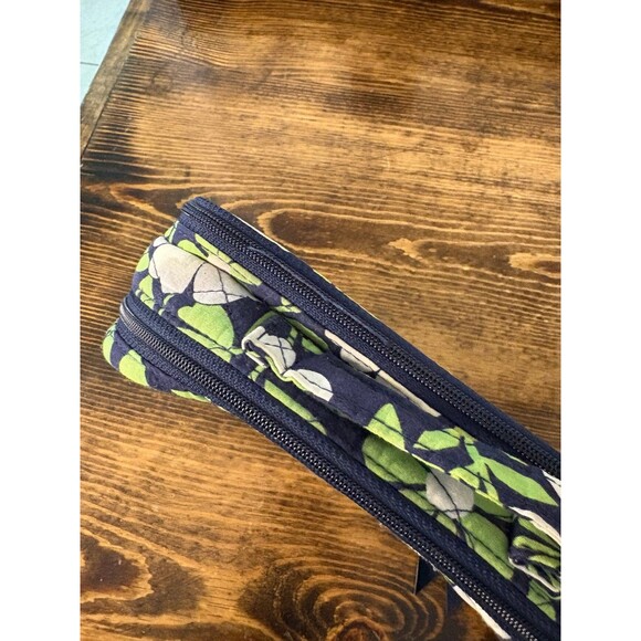 Vera Bradley Makeup Case - Picture 4 of 9